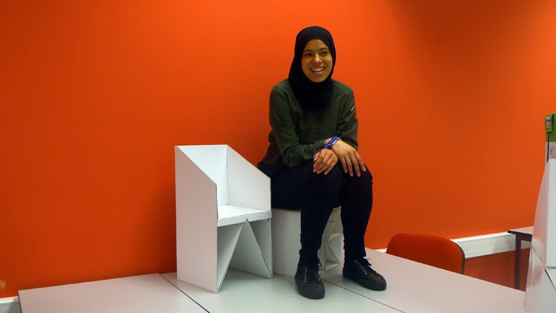 Mouna Tajer, alumna de Diseño de Interiores durante la práctica